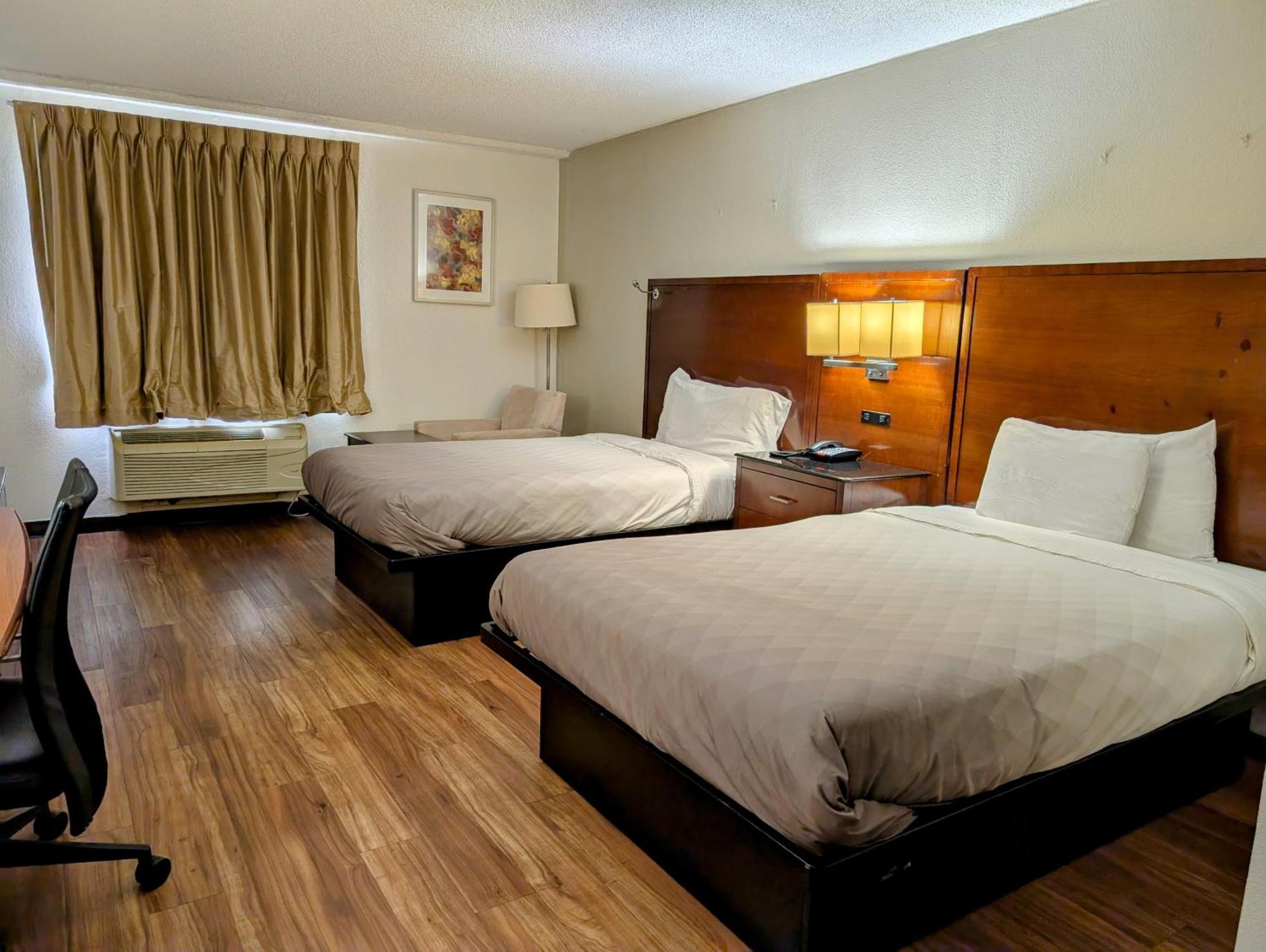 Travelodge By Wyndham Forsyth Bagian luar foto