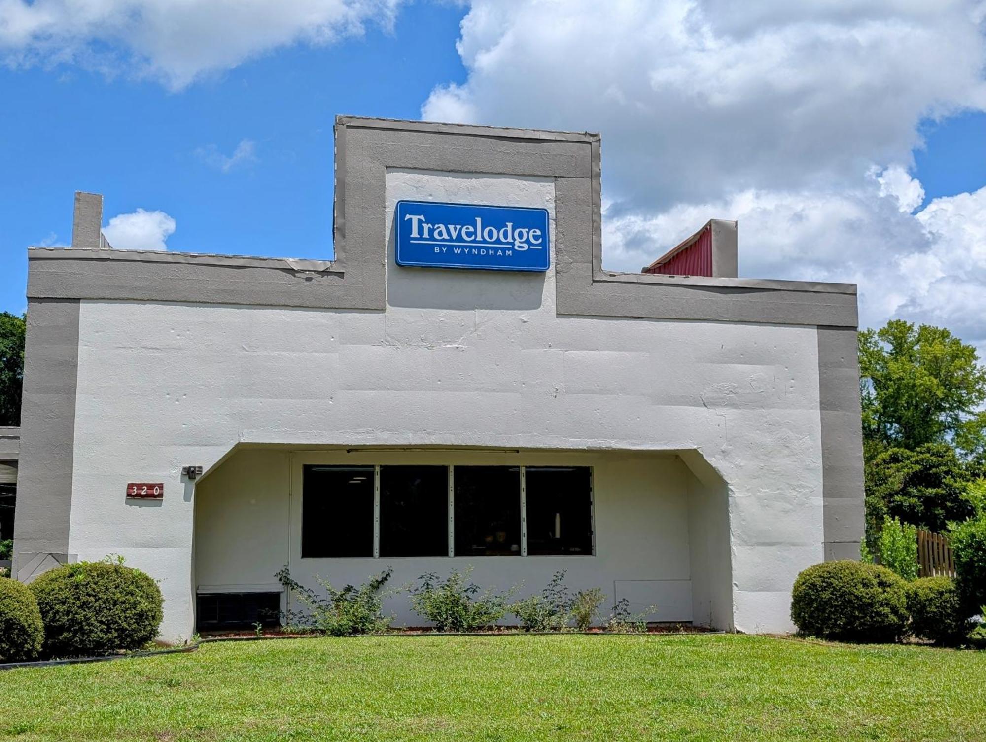 Travelodge By Wyndham Forsyth Bagian luar foto