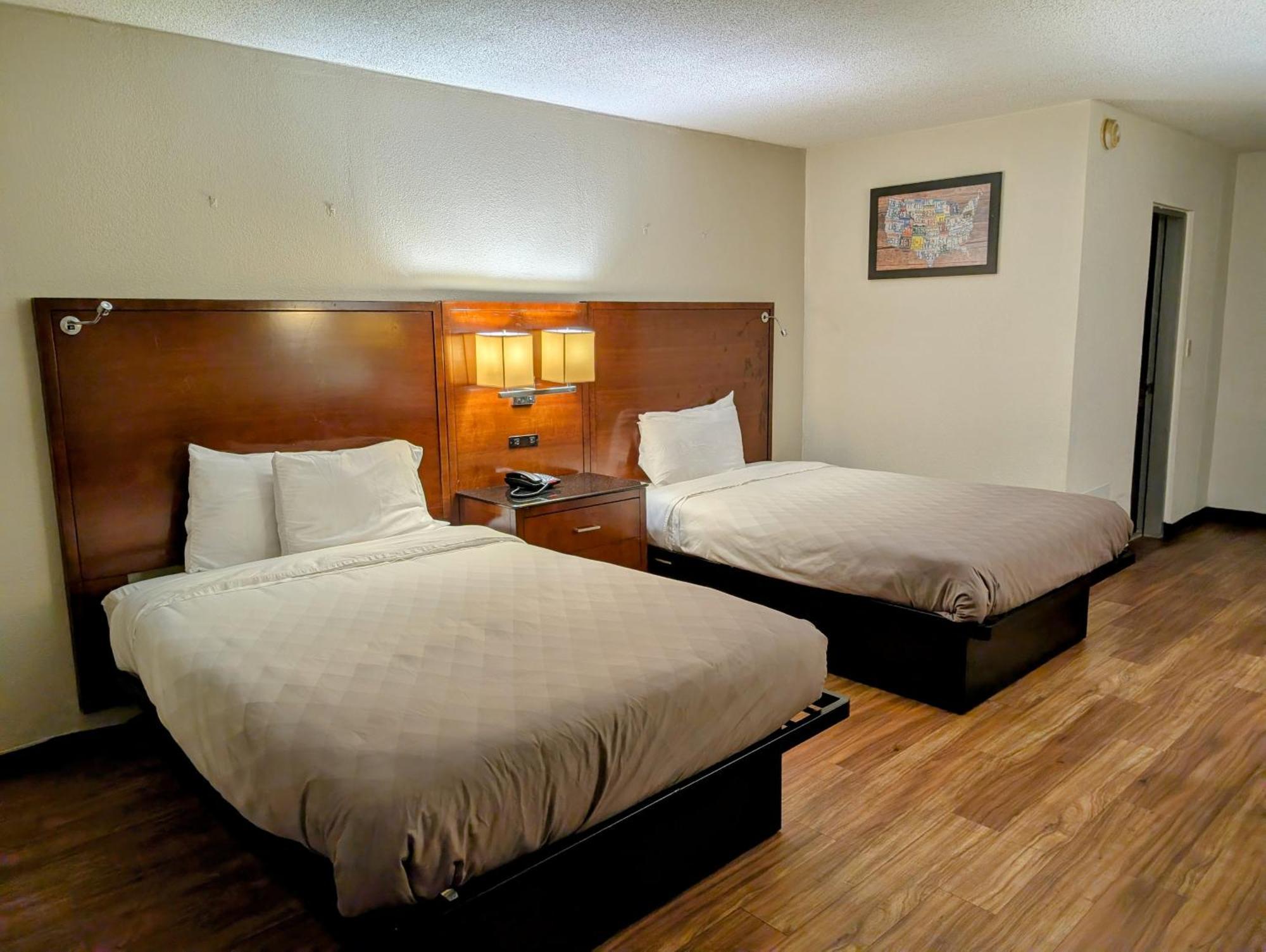 Travelodge By Wyndham Forsyth Bagian luar foto