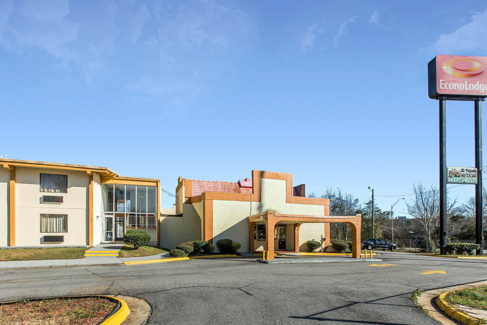 Travelodge By Wyndham Forsyth Bagian luar foto