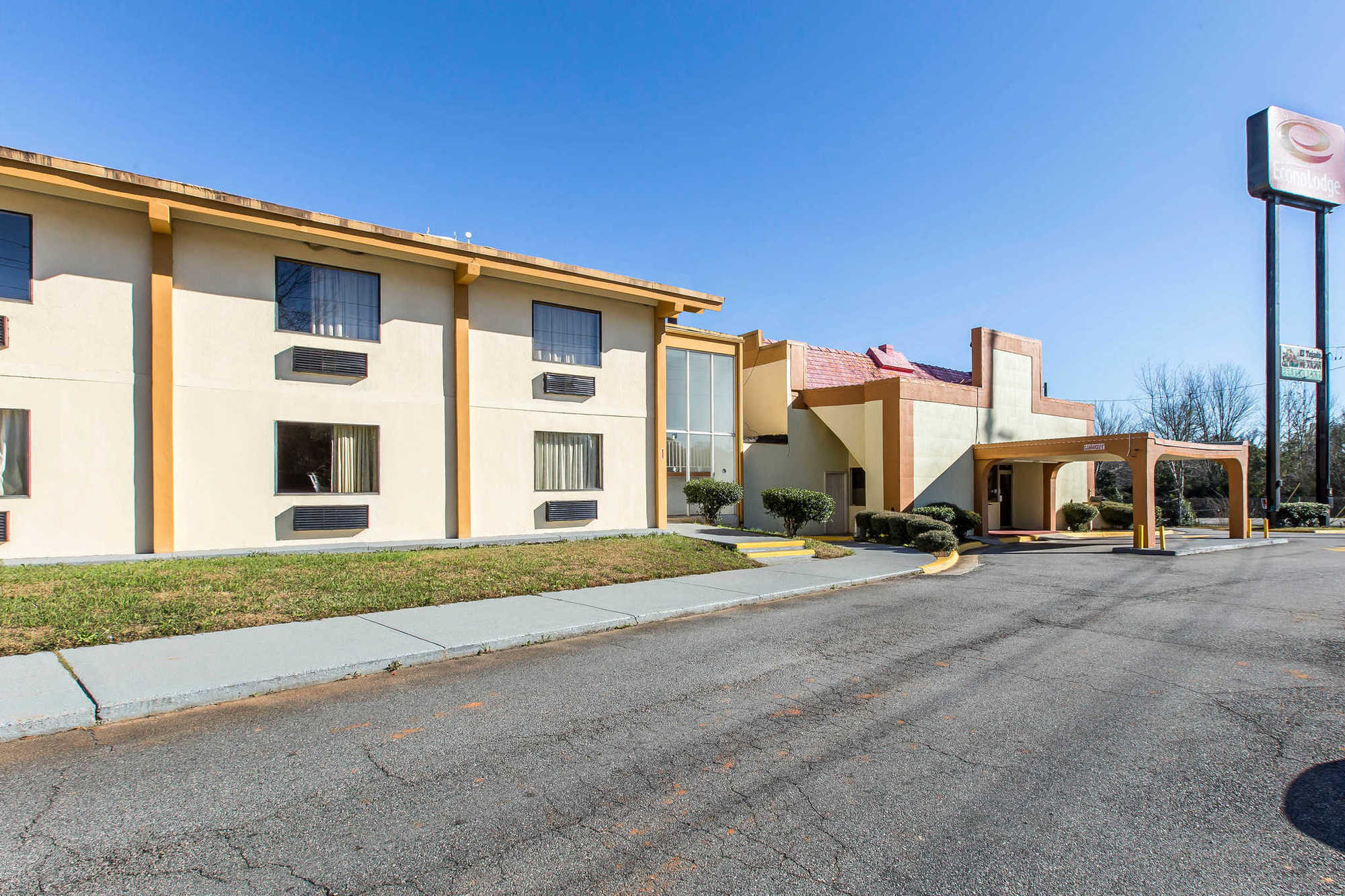 Travelodge By Wyndham Forsyth Bagian luar foto