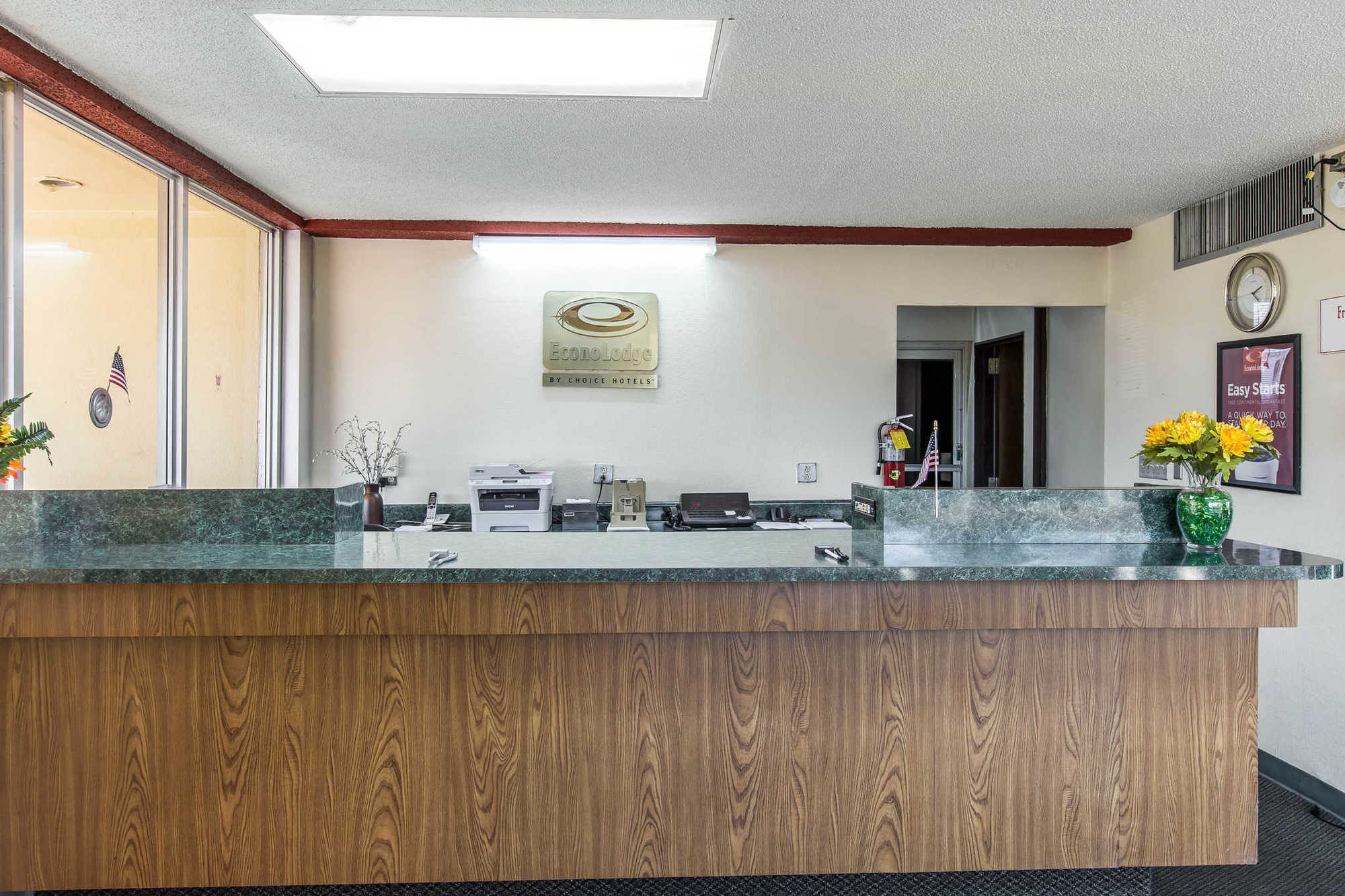 Travelodge By Wyndham Forsyth Interior foto