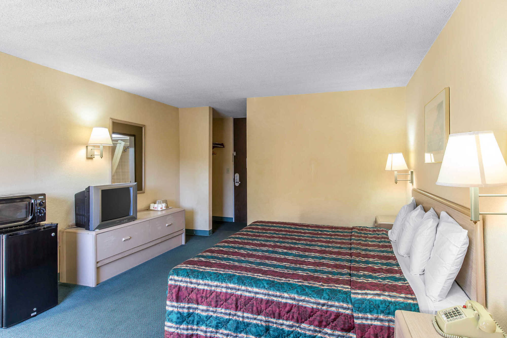 Travelodge By Wyndham Forsyth Ruang foto