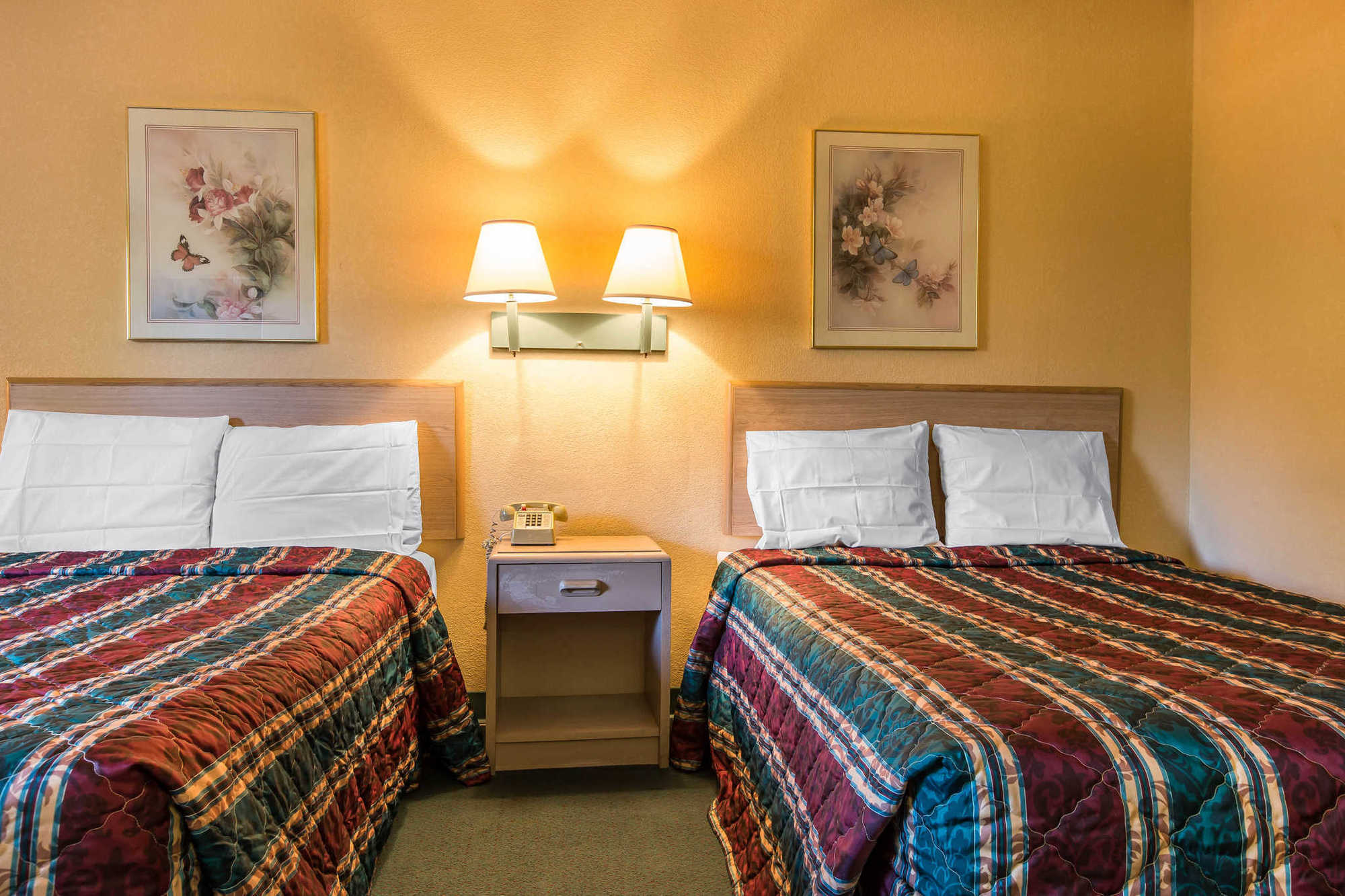 Travelodge By Wyndham Forsyth Ruang foto