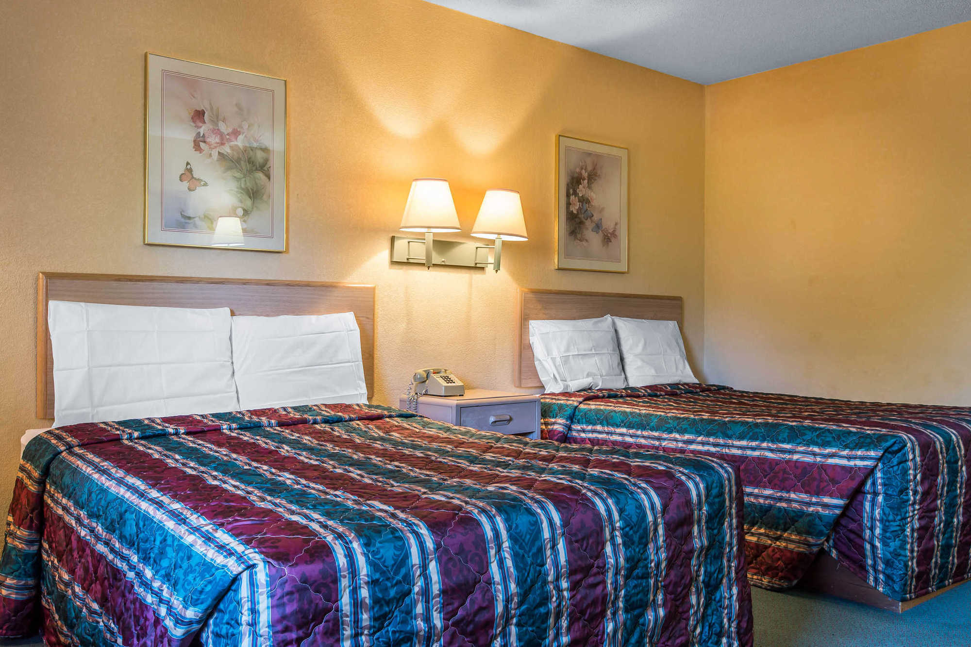Travelodge By Wyndham Forsyth Ruang foto
