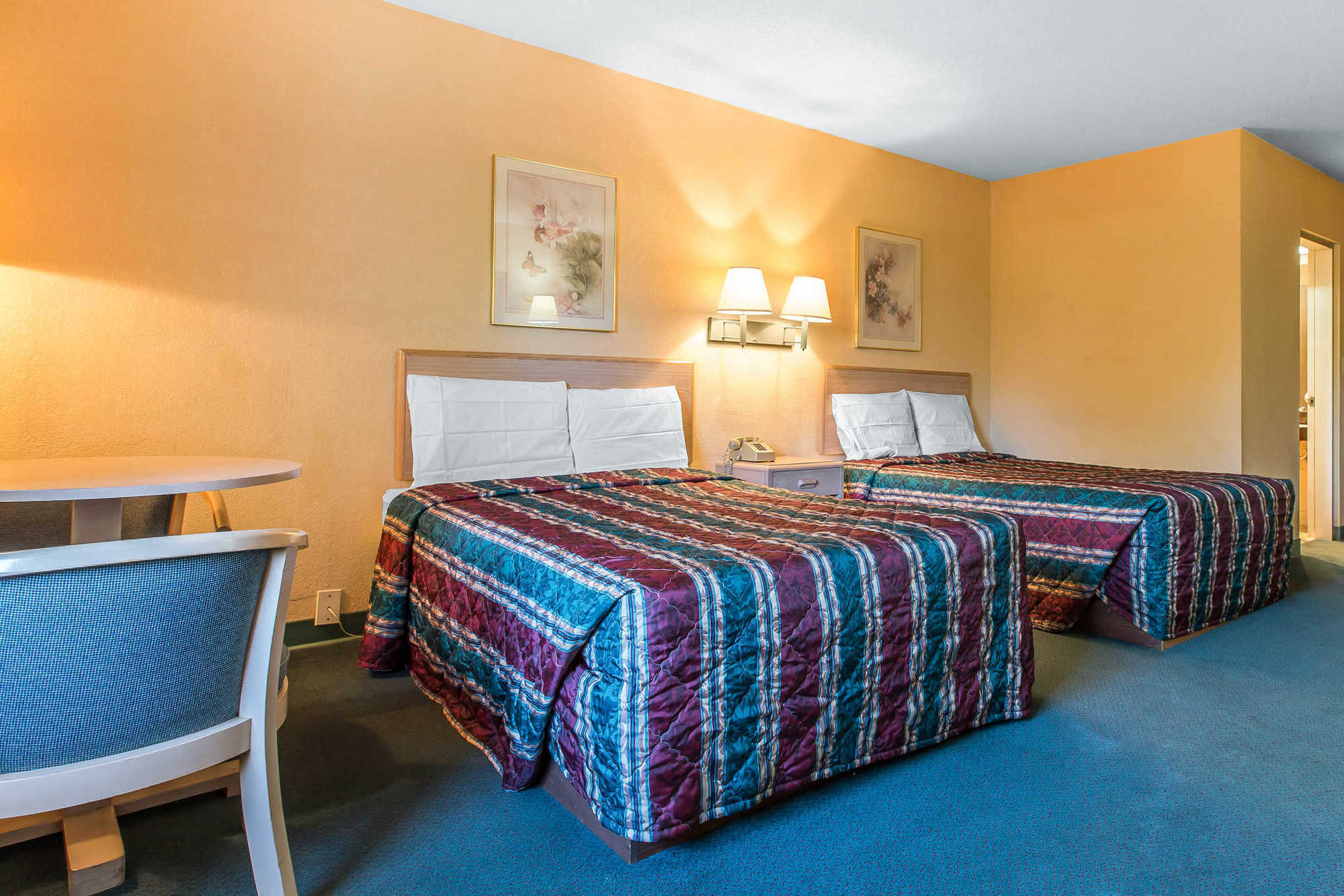 Travelodge By Wyndham Forsyth Ruang foto