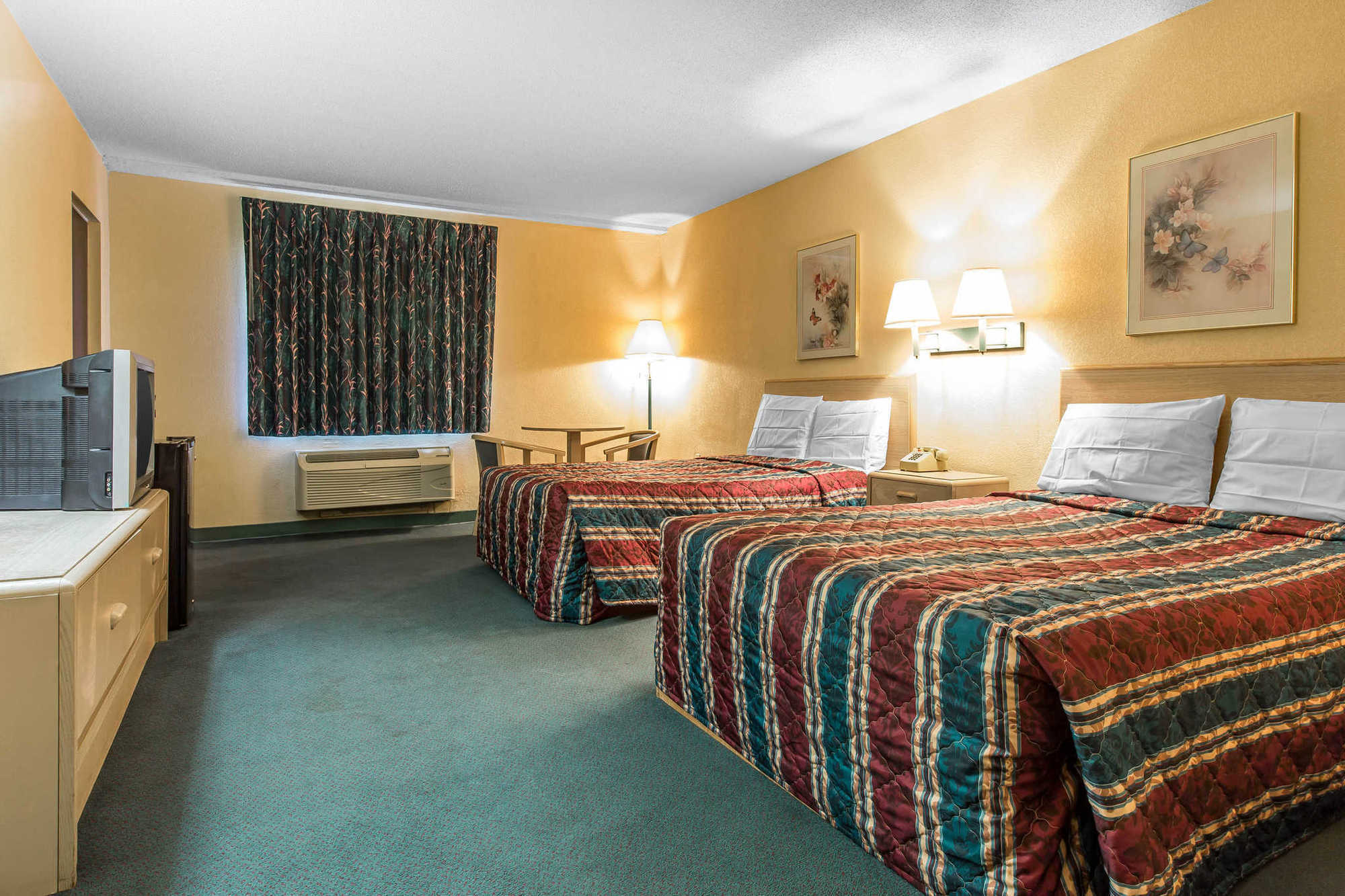Travelodge By Wyndham Forsyth Ruang foto