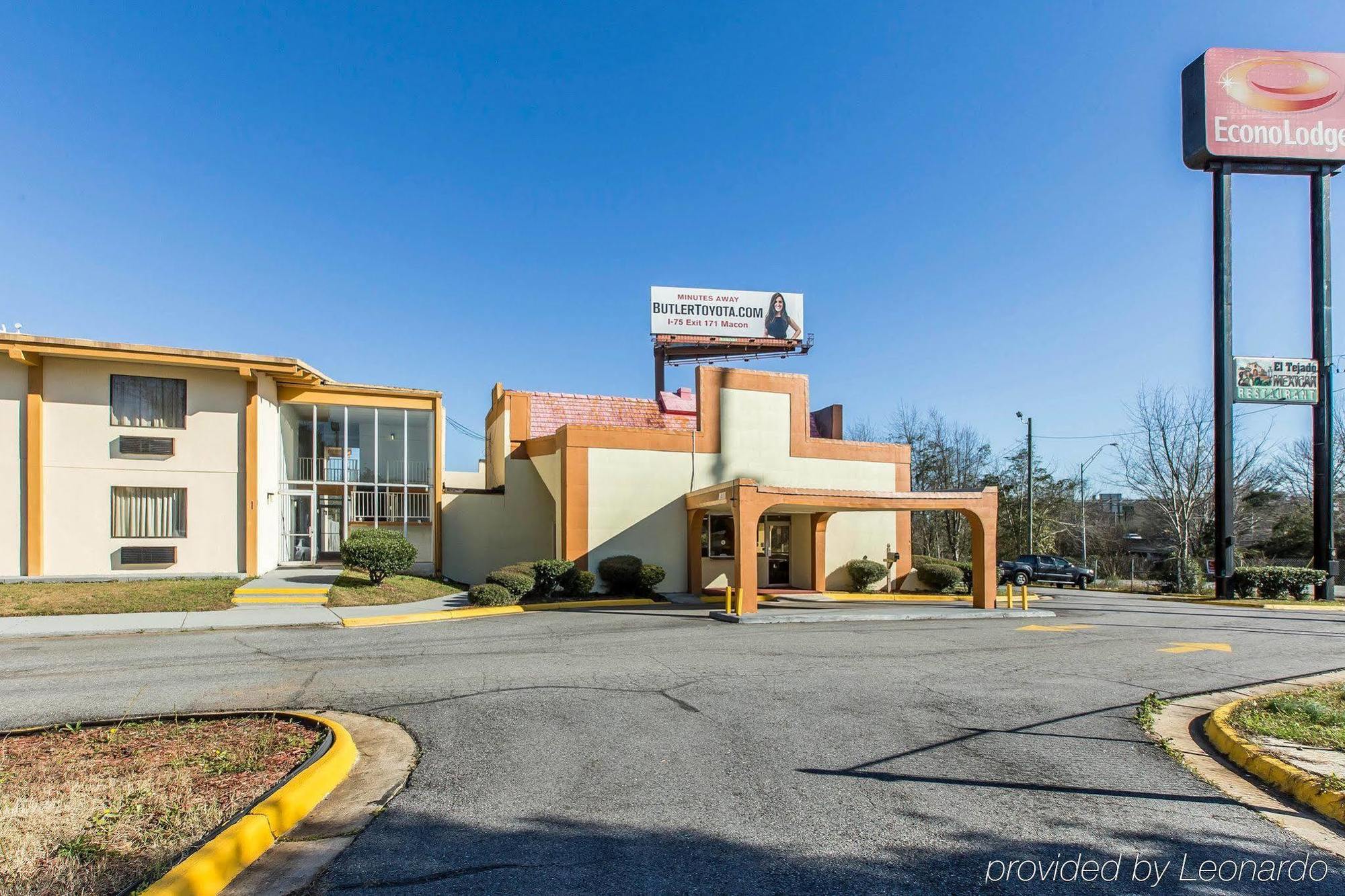 Travelodge By Wyndham Forsyth Bagian luar foto