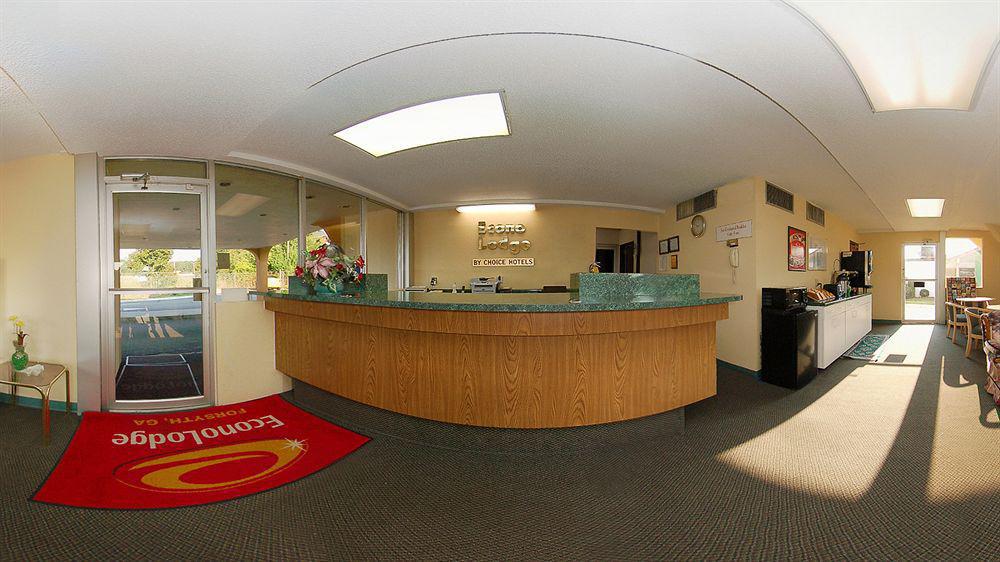 Travelodge By Wyndham Forsyth Bagian luar foto